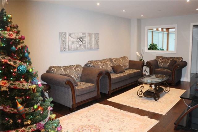 104 Houseman Cres, Richmond Hill, L4C7S5 | Image 3