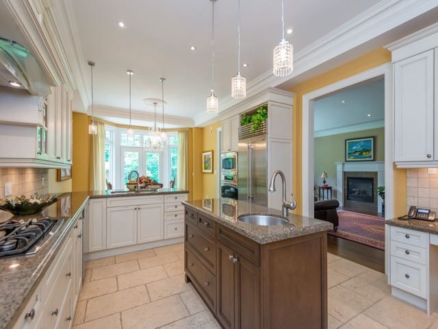 19 Glenhill Tr, Whitchurch-Stouffville, L4A1L9 | Image 2