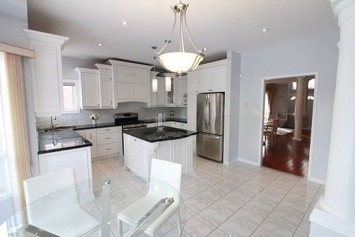 77 Frank Endean Rd, Richmond Hill, L4S1X2 | Image 3