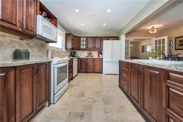 2196 Richard St, Innisfil, L9S 2C4 | Image 2