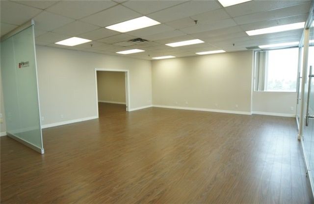 323&325 - 550 Highway 7 Ave E, Richmond Hill, L4B3Z4 | Image 3