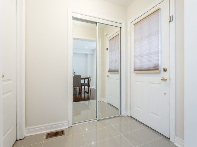 393 Bur Oak Ave, Markham, L6C 2T8 | Image 2