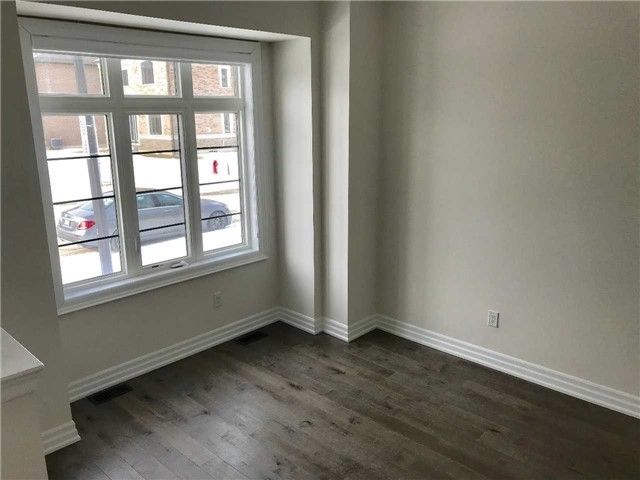 43 Mike Boshevski Crt, Aurora, L4G 3G7 | Image 2