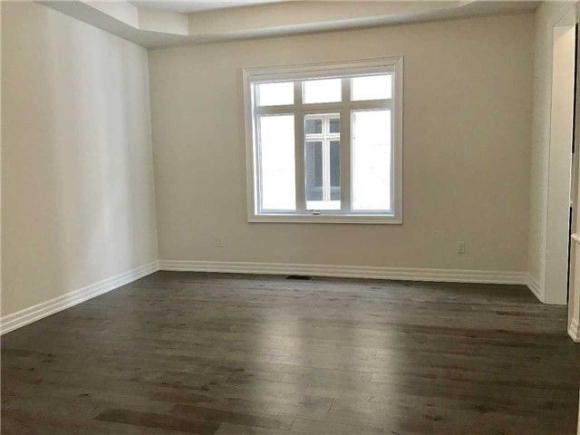 43 Mike Boshevski Crt, Aurora, L4G 3G7 | Image 3