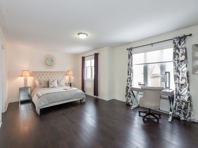939 Memorial Circ, Newmarket, L3X0B5 | Image 2