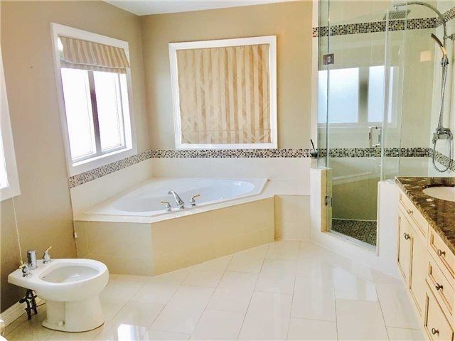 47 Frybrook Cres, Richmond Hill, L4B4B9 | Image 2