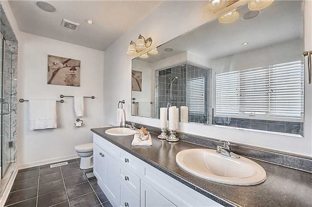 78 Bulmer Cres, Newmarket, L3X3K1 | Image 2