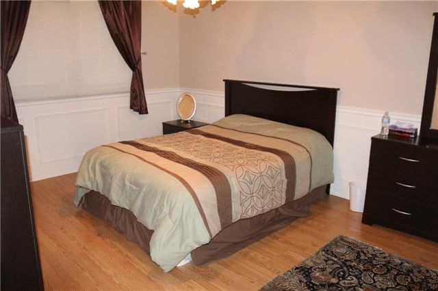 104 Houseman Cres, Richmond Hill, L4C7S5 | Image 3