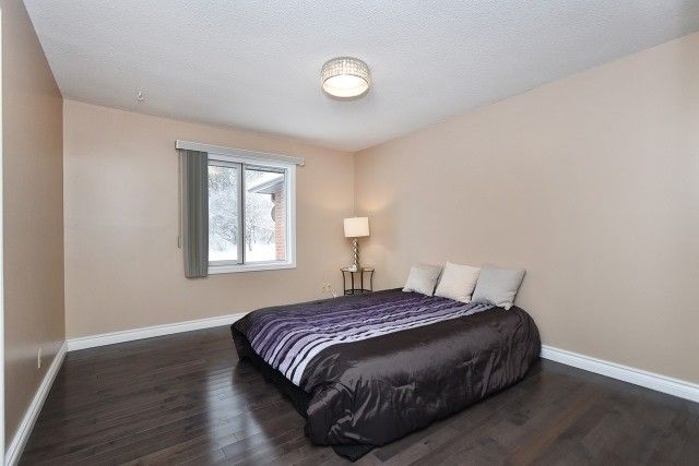 23 Hunters Glen Rd, Aurora, L4G6W4 | Image 3