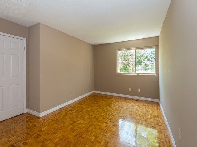 146 Milestone Cres, Aurora, L4G 3M2 | Image 2