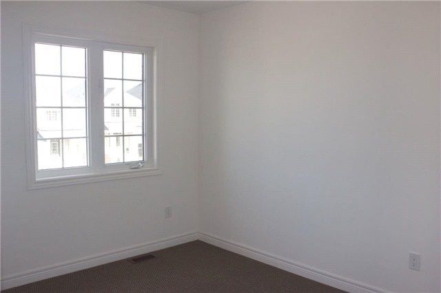 24 Schwalm Cres, New Tecumseth, L0G 1W0 | Image 2