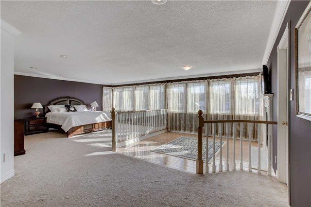 956 Portminster Crt, Newmarket, L3X1L8 | Image 2