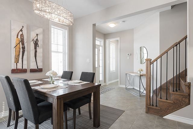 246 Thomas Phillips Dr, Aurora, L4G0T6 | Image 2