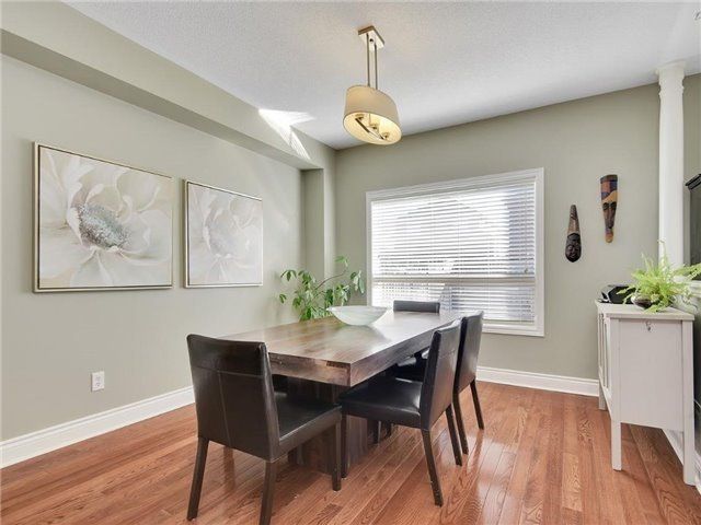 540 Greig Circ, Newmarket, L3Y8S6 | Image 3