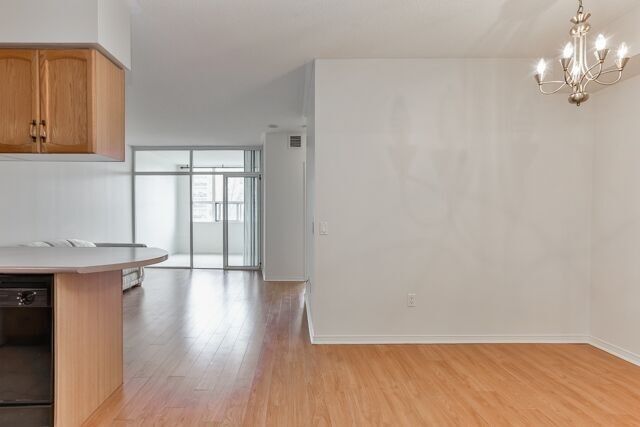 213 - 7398 Yonge St, Vaughan, L4J8J2 | Image 3