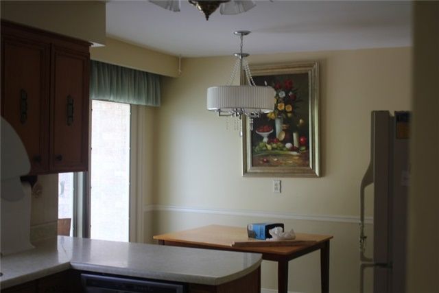 99 Burndean Crt, Richmond Hill, L4C9W5 | Image 2