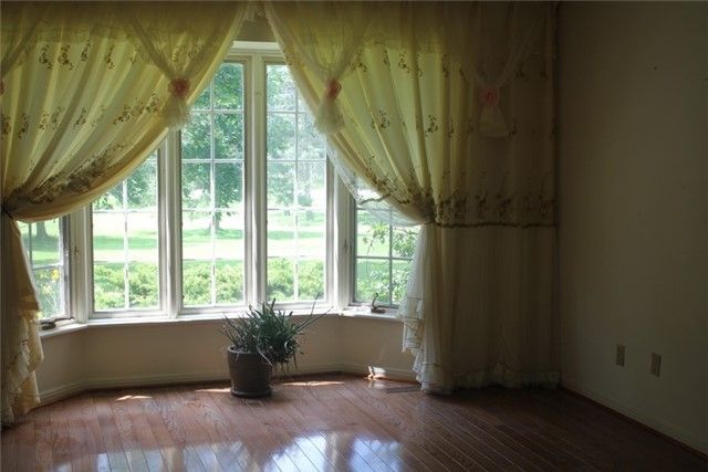 99 Burndean Crt, Richmond Hill, L4C9W5 | Image 3