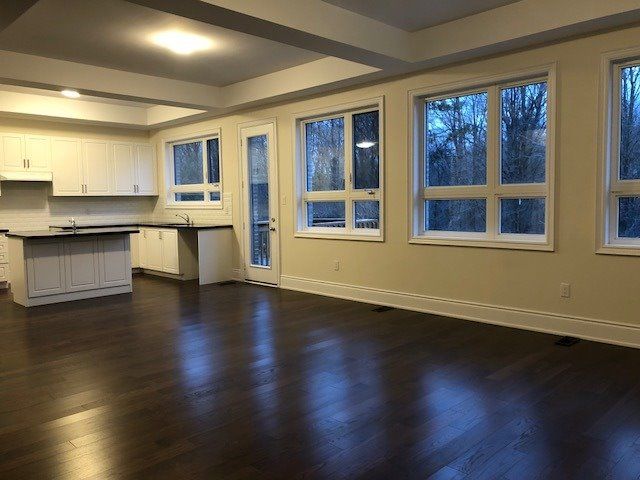 166 Conklin Cres, Aurora, L4G 7B7 | Image 2