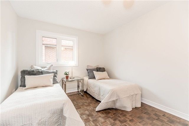 133 Arten Ave, Richmond Hill, L4C9Y3 | Image 3