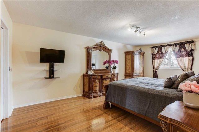 54 Aileen Rd, Markham, L3T5T1 | Image 3