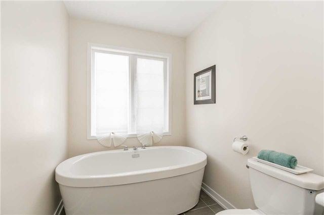 12 Sand Hill Mews, Vaughan, L6A4Y4 | Image 2