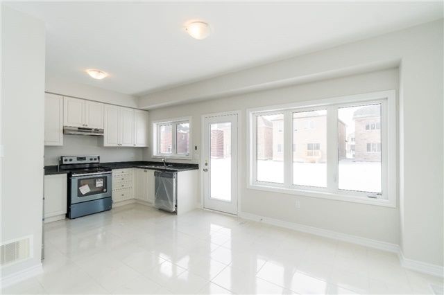 1514 Mcroberts Cres, Innisfil, L9S 0J9 | Image 2