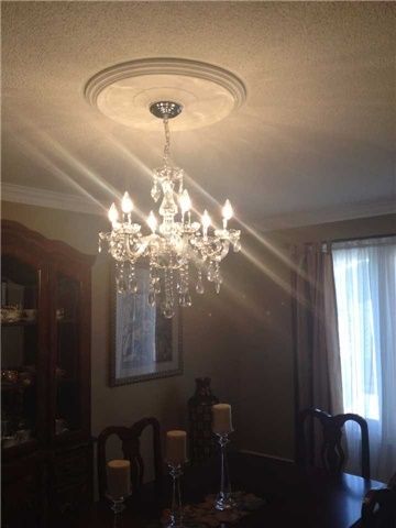 22 Chiltern Hill, Richmond Hill, L4B 3B8 | Image 2