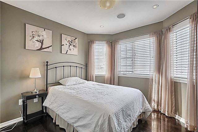 78 Bulmer Cres, Newmarket, L3X3K1 | Image 3