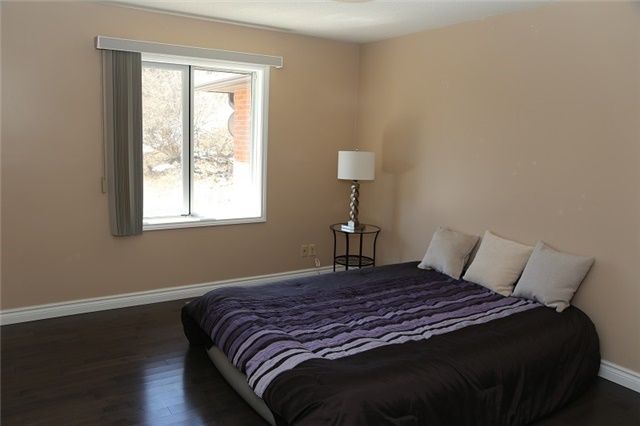 23 Hunters Glen Rd, Aurora, L4G6W4 | Image 2