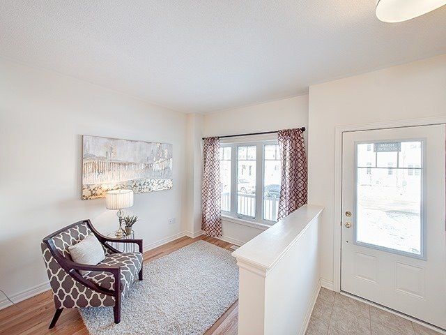 37 Kavanagh Ave, East Gwillimbury, L9N 0P6 | Image 2