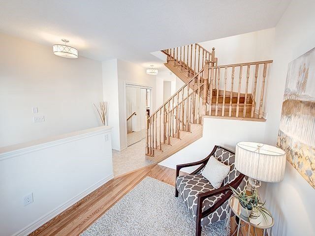 37 Kavanagh Ave, East Gwillimbury, L9N 0P6 | Image 3