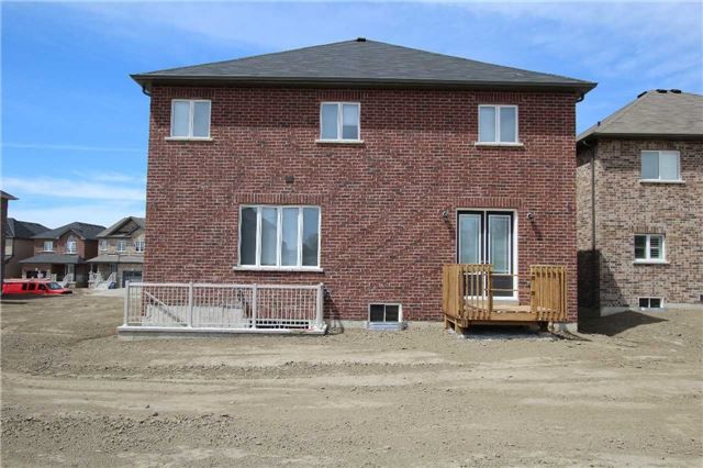 207 Gardiner Dr, Bradford West Gwillimbury, L3Z0J5 | Image 3