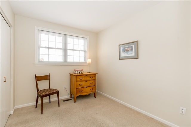 105 Orchard Heights Blvd, Aurora, L4G 2Z8 | Image 2