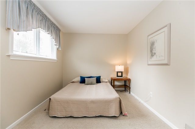 105 Orchard Heights Blvd, Aurora, L4G 2Z8 | Image 3