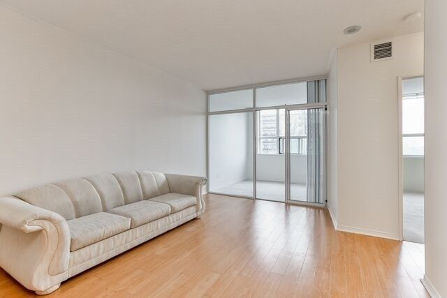 213 - 7398 Yonge St, Vaughan, L4J8J2 | Image 2