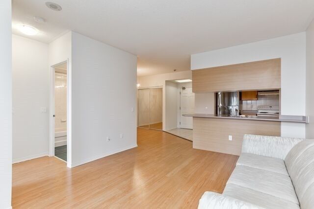 213 - 7398 Yonge St, Vaughan, L4J8J2 | Image 3