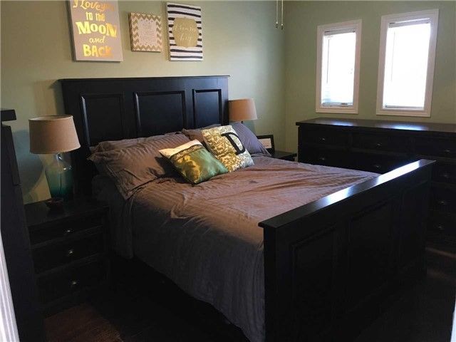 284 Pinnacle Tr, Aurora, L4G7G2 | Image 2