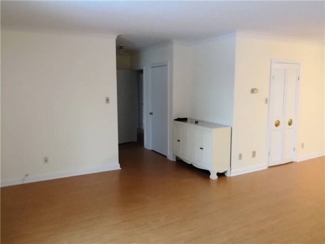 21 Grandview Blvd, Markham, L3P1E9 | Image 3