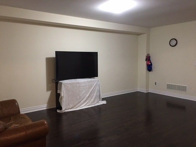 300 Miller Park Ave, Bradford West Gwillimbury, L3Z0A7 | Image 2