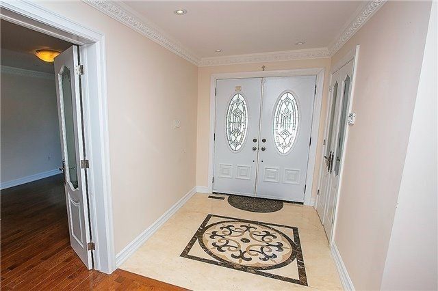 33 Autumn Way, Aurora, L4G4P2 | Image 2