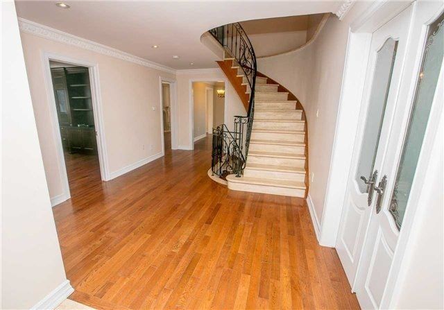 33 Autumn Way, Aurora, L4G4P2 | Image 3