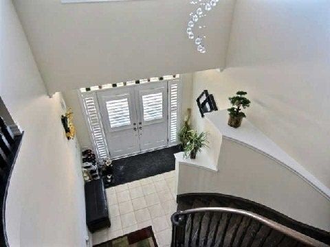 224 Aspenwood Dr, Newmarket, L3X3L1 | Image 3