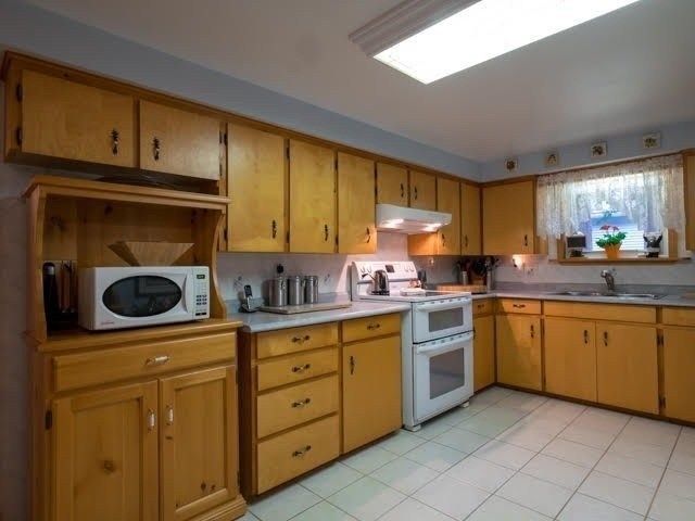 184 Riverbank Dr, Georgina, L0E1N0 | Image 2