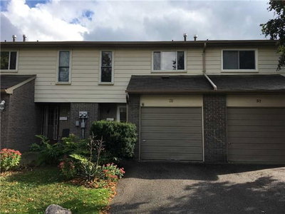 Townhouse leased at 39 Camelot Way, Markham, Ontario, L3P3W2 - Markham Village - MLS: N4140162