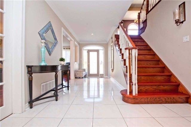 23 Brookeview Dr, Aurora, L4G6N1 | Image 2