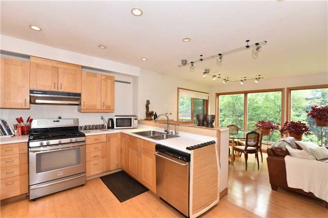 66 Westwood Lane, Richmond Hill, L4C6Y1 | Image 2