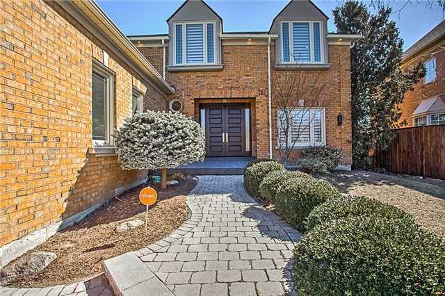 11 Gatcombe Circ, Richmond Hill, L4C9P4 | Image 2