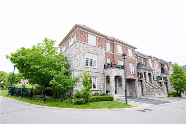 144 Chapman Crt, Aurora, L4G0E2 | Image 2