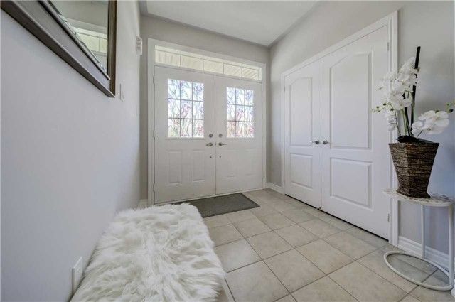 137 Brookview Dr, Bradford West Gwillimbury, L3Z0S6 | Image 2