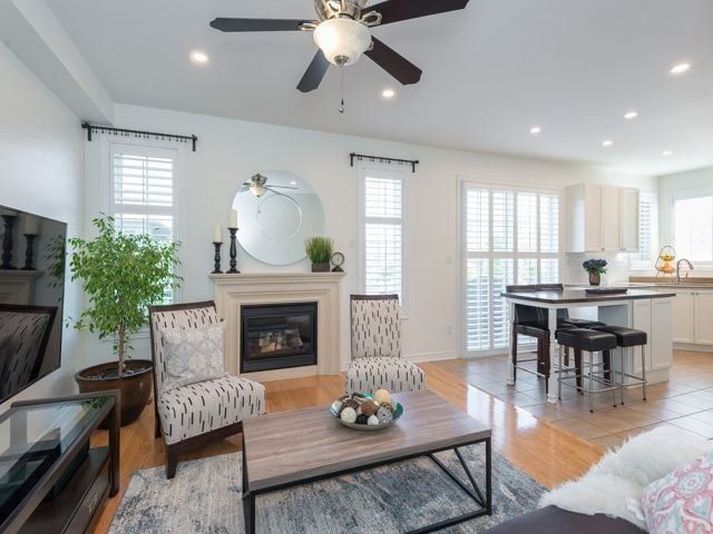 3 Mansard Dr, Richmond Hill, L4E0L8 | Image 3